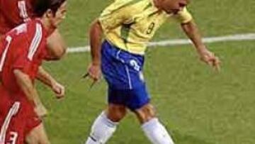 <b>DE PUNTERA.</b> Ronaldo se las sabe todas, y no tiene reparo en disparar de esa forma para sorprender.