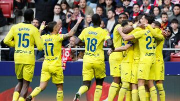 Los jugadores del Villarreal celebran el gol de Gerard Moreno.