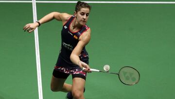 Carolina Marín devuelve el volante ante Saina Nehwal durante los cuartos de final del Malaysia Open Perodua Malaysia Masters 2020 en Kuala Lumpur.