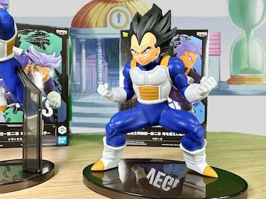 Las figuras de Goku, Vegeta, Gohan y Trunks buscando romper límites en la Cámara del Tiempo
