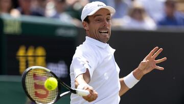 Bautista salva la honra de la Armada con victoria ante Koepfer