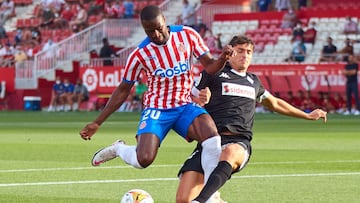 Mamadoy Sylla, jugador del Girona FC, durante un partido contra la SD Amorebieta.