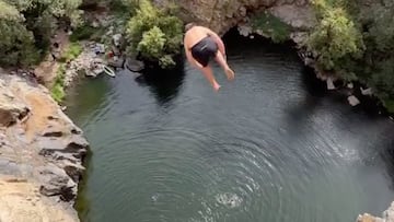 Côme Girardot saltando para el récord de Death Diving en la cascada de La Cimbarra, ubicada en Aldeaquemada, Jaén. El 7 de octubre del 2024.