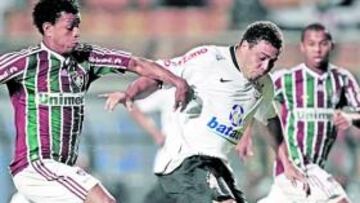 <b>PRIMER GOL. </b>Ronaldo le ganó la posición a Edcarlos antes de penetrar en el área y batir a Ricardo Berna con un zurdazo ajustado a su palo derecho.