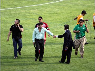 En uno de los episodios más tristes del fútbol mexicano, el partido fue suspendido debido a disparos muy cerca del Estadio Territorio Santos Modelo.