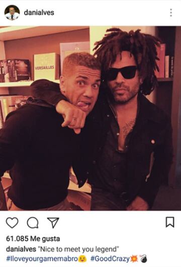 Dani Alves junto a Lenny Kravitz tras la victoria del PSG en Champions.