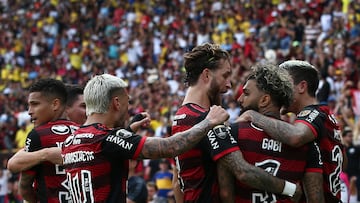 AMDEP9013. GUAYAQUIL (ECUADOR), 29/10/2022.- Jugadores del Flamengo celebran el gol hoy, en la final de la copa Libertadores entre Flamengo y Athletico Paranaense en el estadio Monumental en Guayaquil (Ecuador). EFE/ Jos¨¦ J¨¢come
