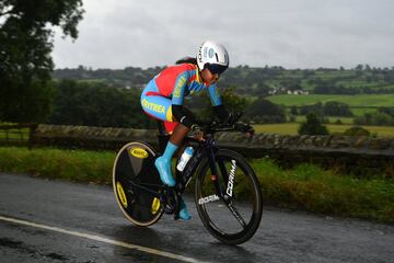 El ciclismo lloró en noviembre la trágica muerte de la joven eritrea Desiet Kidane Tekeste a los 21 años, tras ser embestida por un coche cuando se entrenaba en las cercanías de Asmara. La noticia causó conmoción en la UCI, ya que la corredora formaba parte del grupo que entrena en el World Cycling Centre, en su sede de Aigle (Suiza). Kidane saltó a la primera plana de su deporte cuando se proclamó campeona de África de ruta y crono en categoría junior en 2018, antes de subirse al podio absoluto de crono en 2019. 