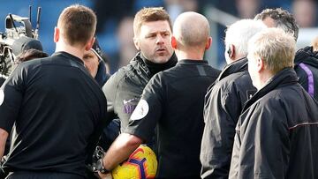 Pochettino se encara con Mike Dean tras el Burnley-Tottenham (2-1)