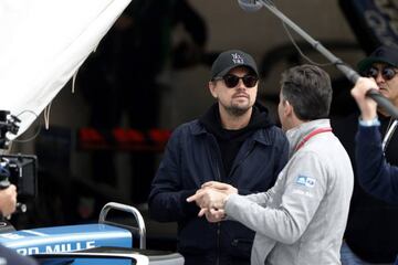 Leonardo di Caprio hablando con Alejandro Agag antes de la carrera de Fórmula E de Marrakech