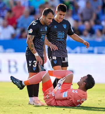 Jiménez y Bustinza atienden a Reina, tocado minutos antes del gol de Arnáiz.