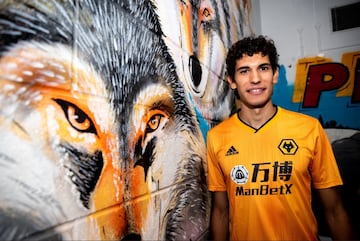 Sigue con su proceso de adaptación al Wolverhampton y no fue convocado en el segundo encuentro de su nuevo club en la Premier, ante el Manchester. Sí que sumó sus primeros minutos oficiales con los Wolves ante el Pyunik en Europa League (disputó los 90' dejando la portería a cero).