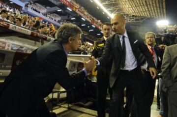 20/04/11 Mourinho y Guardiola saludo antes de la final de Copa del Rey