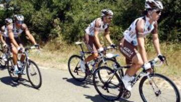 Carlos Betancur, con sus compa&ntilde;eros del Ag2r.