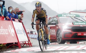 Primoz Roglic durante la etapa de hoy.  


