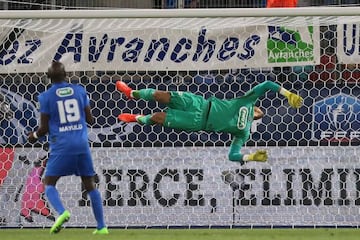 PSG goalkeeper Alphonse Areola in full flight