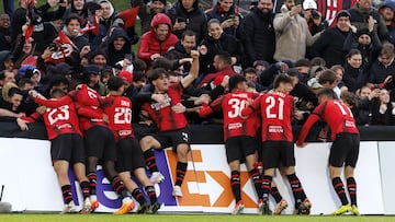 Los jugadores del Milan celebran la clasificación a la final de la Youth League.