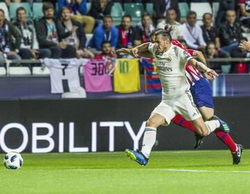 Gareth Bale fends off an Atlético challenge during the Uefa Supercup final