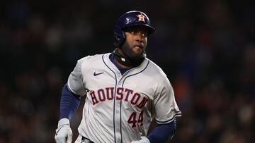 CHICAGO, ILLINOIS - APRIL 24: Yordan Alvarez #44 of the Houston Astros singles during the fifth inning against the Chicago Cubs at Wrigley Field on April 24, 2024 in Chicago, Illinois. Michael Reaves/Getty Images/AFP (Photo by Michael Reaves / GETTY IMAGES NORTH AMERICA / Getty Images via AFP)