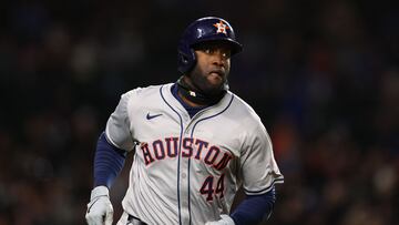 CHICAGO, ILLINOIS - APRIL 24: Yordan Alvarez #44 of the Houston Astros singles during the fifth inning against the Chicago Cubs at Wrigley Field on April 24, 2024 in Chicago, Illinois.   Michael Reaves/Getty Images/AFP (Photo by Michael Reaves / GETTY IMAGES NORTH AMERICA / Getty Images via AFP)