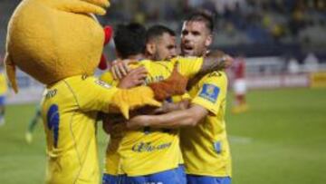 Jugadores de Las Palmas celebran un gol