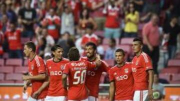 Ezequiel Garay, autor de los dos goles del Benfica.