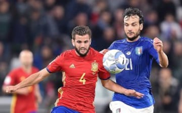 Italia y España igualaron 1-1 en Turín, en juego del grupo G por el paso al Mundial Rusia 2018. Vitolo marcó para el visitante y De Rossi para los locales.