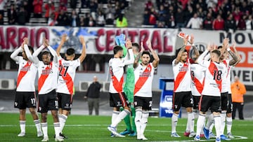 BUENOS AIRES, ARGENTINA - JULY 10: Players of River Plate waves fans before a match between River Platen and Godoy Cruz as part of Liga Profesional 2022  at Estadio Monumental Antonio Vespucio Liberti on July 10, 2022 in Buenos Aires, Argentina. (Photo by Marcelo Endelli/Getty Images)