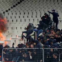 UEFA abre procedimientos disciplinarios tras el AEK-Ajax