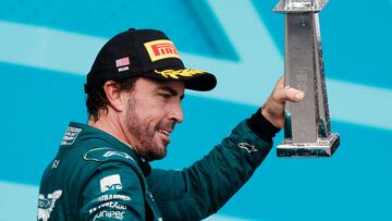 MIAMI, FLORIDA - MAY 07: Third placed Fernando Alonso of Spain and Aston Martin F1 Team celebrates on the podium during the F1 Grand Prix of Miami at Miami International Autodrome on May 07, 2023 in Miami, Florida. Chris Graythen/Getty Images/AFP (Photo by Chris Graythen / GETTY IMAGES NORTH AMERICA / Getty Images via AFP)