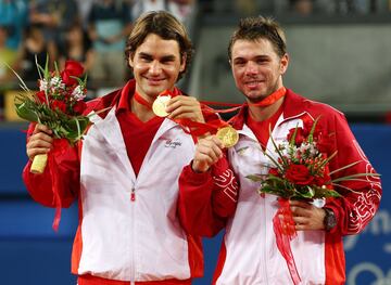 Luego de que el estadounidense James Blake lo dejara fuera en Cuartos de Final de los Juegos Olímpicos de Pekín 2008, Federer conseguiría junto con Stanislas Wawrinka la medalla de oro en dobles, esto luego de que vencieron a los suecos Simon Aspelin y Thomas Johansson; esta es la única presea dorada olímpica de su carrera. También constituyó entonces el segundo oro para Suiza en aquellos Juegos.