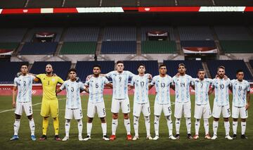 Once inicial de Argentina: Ledesma; Herrera, Nehuén Pérez, Medina, Bravo; Belmonte, Vera; Urzi, Mac Allister, Barco; y Gaich.