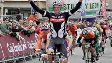 <b>VICTORIOSO. </b>Theo Bos impuso su punta de velocidad en Burgos.