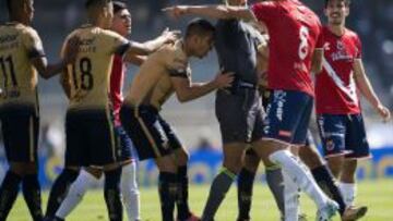 Roberto García Orozco tomó varias decisiones cuestionables en el partido de vuelta entre Pumas y Veracruz.