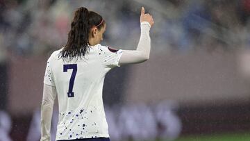 SAN DIEGO, CALIFORNIA - MARCH 06: Alex Morgan #7 of the United States gives a "thumbs up" in the first half against Canada during the 2024 Concacaf W Gold Cup semifinals at Snapdragon Stadium on March 06, 2024 in San Diego, California.   Sean M. Haffey/Getty Images/AFP (Photo by Sean M. Haffey / GETTY IMAGES NORTH AMERICA / Getty Images via AFP)