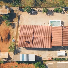 De lo mejor del confinamiento: construyen un circuito para bicis en el huerto de su casa