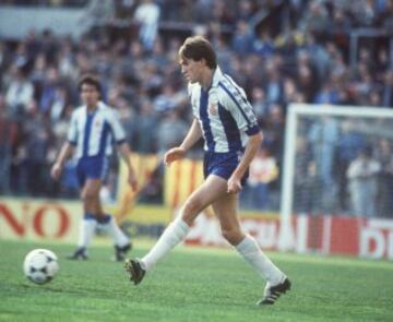 Tanto en Espanyol como en Barcelona jugó en dos etapas diferentes. En el Espanyol entre 1983 y 1985 y entre 1985 y 1988. En el Barcelona entre 1988 y 1991 y entre 1992 y 1993.