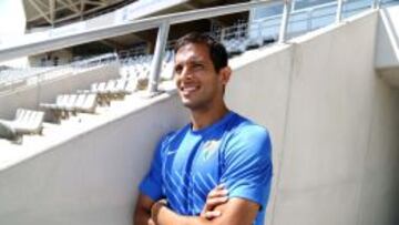 LESIÓN MUSCULAR.Santa Cruz, posando para AS en el Ciudad de Málaga.