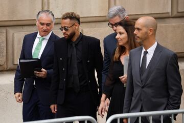 Hoy comienza el juicio del fichaje de Neymar por el Barça. Al jugador brasileño se le piden cinco años de prisión por presunta corrupción y estafa. También están acusados Sandro Rosell y Josep María Bartomeu.