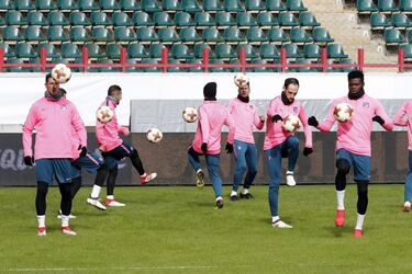 Entrenamiento del Atl¨¦tico de Madrid en el estadio del Lokomotiv de Mosc¨².