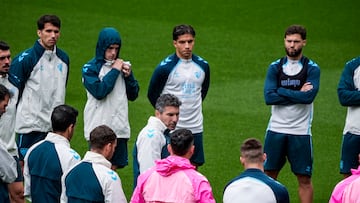 Funes, con los jugadores.