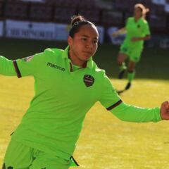 Charlyn Corral anotó triplete y Levante goleó al Logroño