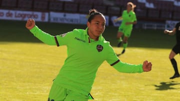 El cuadro femenil de la delantera mexicana ganó 4-2 con una estupenda actuación de Corral que retomó la punta en la tabla de goleadoras.