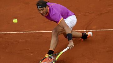 GRA722. MADRID, 11/05/2017.- El tenista español Rafa Nadal durante el partido de tercera ronda contra el australiano Nick Kyrgios, hoy en el torneo Mutua Madrid Open disputado en la Caja Mágica. EFE/JuanJo Martín
PUBLICADA 12/05/17 NA MA01 1COL