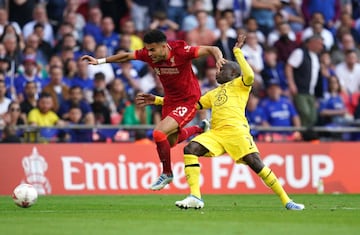 Luis Díaz salió campeón de la FA Cup con Liverpool que venció 6-5 al Chelsea en los lanzamientos desde el punto penal.