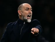 Tottenham Hotspur's Croatian head coach Igor Tudor shouts instructions to the players from the touchline during the English Premier League football match between Tottenham Hotspur and Crystal Palace at the Tottenham Hotspur Stadium in London, on March 5, 2026. (Photo by Ben STANSALL / AFP) / RESTRICTED TO EDITORIAL USE. No use with unauthorized audio, video, data, fixture lists, club/league logos or 'live' services. Online in-match use limited to 120 images. An additional 40 images may be used in extra time. No video emulation. Social media in-match use limited to 120 images. An additional 40 images may be used in extra time. No use in betting publications, games or single club/league/player publications. /