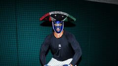 Giancarlo Stanton bateando con máscara de Blue Demon es lo mejor que verás hoy