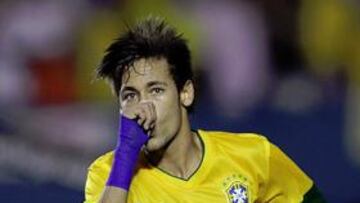 Un penalti en el descuento da la victoria a Brasil