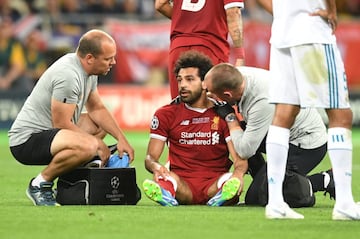 Destrozado: La lesión de Salah en imágenes... Peligra el Mundial