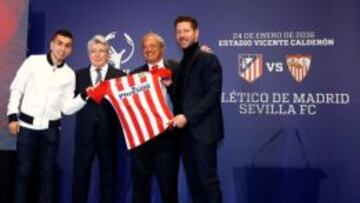 Ángel Correa, Enrique Cerezo, José María del Corral y Diego Simeone en el acto del club con la Fundación Scholas.